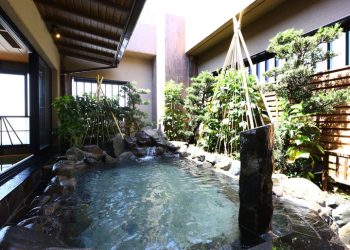 일본인의 ‘찐 여행지’…주부 ‘눈의 대계곡’, 시라하마 온천마을