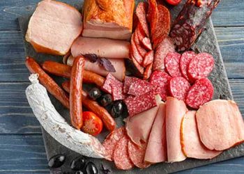 소세지, 햄 등 가공식품, 결장암 위험 높인다