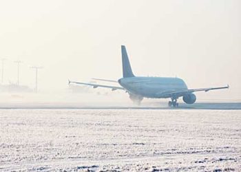 올겨울 최강 눈폭풍… 항공편 1600여편 취소