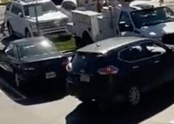 OC주차장서 차량 10여대 차례대로 쾅! 쾅! (영상)