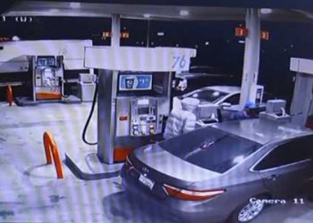 주유소에서 개스 넣다 차 도둑 맞아…3인조 절도단 수배