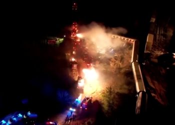 그리스 열차 정면충돌…”아비규환’ 32명 사망·85명 부상(영상)