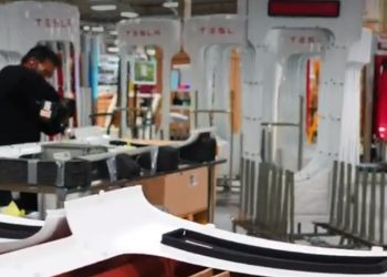 테슬라 주가 또 폭락..알맹이 없는 “조립비용 절반 축소”(영상)