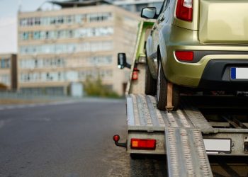 훔친 차량 토잉트럭에 싣고 도주, 이스트LA 영화 같은 추격전