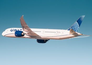 LA 출발 항공기서 흉기 난동..비상문 개방 시도 중 승무원 폭행