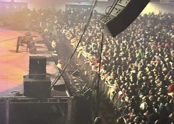 뉴욕 공연장 압사사고…좁은 출구 관객 몰려, 2명 사망