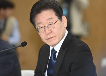 이재명 최측근 사망에 비명 “무한책임 져야”…사퇴론 확산되나