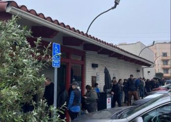 SVB 여파 확산, 퍼스트리퍼블릭은행 뱅크런 사태…예금인출 인파