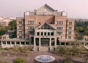 딸 격려하려 함께 응시한 입학시험…부모만 합격