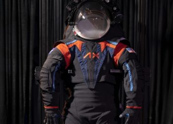 NASA, 활동성 높인 차세대 달 탐사용 우주복 공개