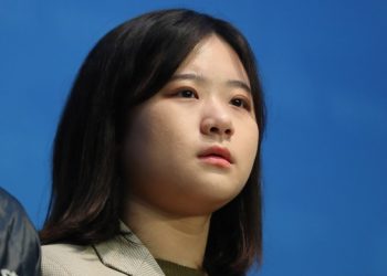 ‘당헌 80조 삭제’ 검토 민주당 “팬덤정당 돌아가나”