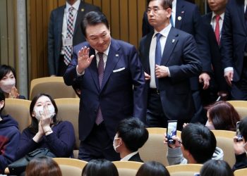 尹, 日 대학생 앞 DJ 연설 인용 “더 나은 미래 위해 용기 내자”