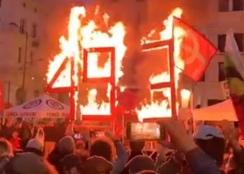 하원 표결 없는 연금개혁 강행, 프랑스 전국 시위 격화(영상)