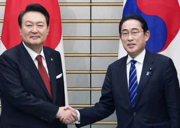 野 “대일 외교 굴욕 야합” 與 “DJ에 부끄럽지 않나”