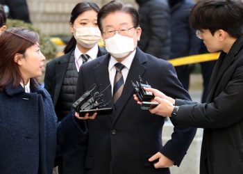 이재명 기소 임박…민주, ‘당헌 80조’ 대표 사퇴논란 점화