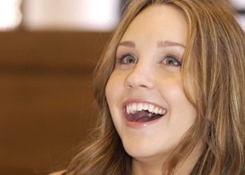 LA 알몸 활보 아만다 바인즈, 무슨 일 있었나