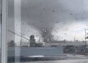 LA 토네이도에 건물 17채 파괴, 1명 부상..40년만 최강(영상)