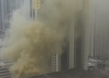 홍콩 도심 창고 화재,  3600명 대피