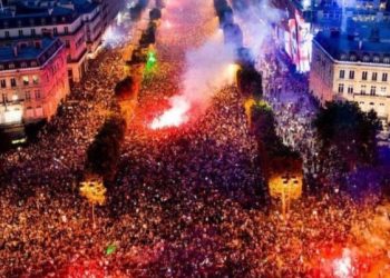 “더이상 민주주의 의미 없어” 시위대 100만명 파리 결집(영상)