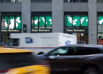 은행 망하는데 창업주 일가는 돈잔치