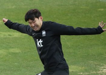 손흥민·케인은 대표팀서 ‘훨훨’…콘테는 토트넘서 퇴장