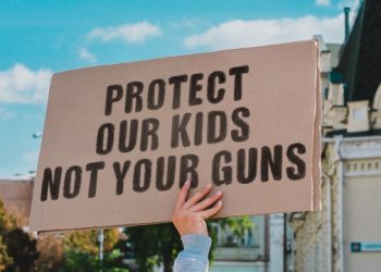 16개월 유아, 5살 형이 쏜 총에 숨져…”아동 사망원인 1위는 총기”