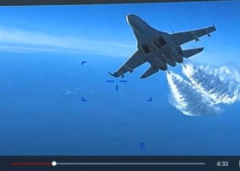 미군,  ‘전투기·무인기 충돌’ 동영상 전격 공개(영상)