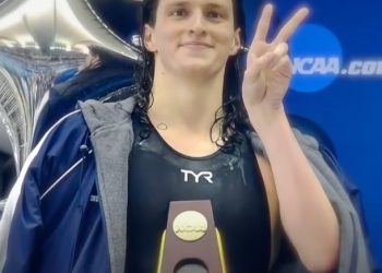 여고 농구팀서 트랜스젠더 선수 확인..결국 기권패