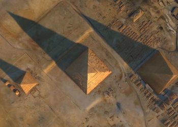 이집트 쿠푸왕 대피라미드서 3800년만에 비밀터널 발견