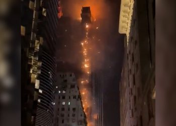 “현실판 타워링” 42층 고층 빌딩 삽시간에 ‘활활’(영상)