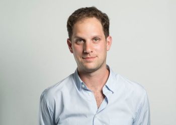 러시아,  ‘간첩’ 혐의 WSJ 기자 체포…법원 구속 명령