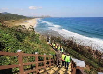 민통선 내 철책길 따라 걷는다…DMZ 11개 테마노선 개방