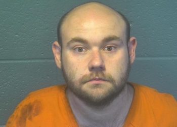 살해한 여자친구 시신과 일주일간 동거..경찰과 대치