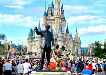 디즈니 월드, 서비스노동자 최저임금 18달러로 인상