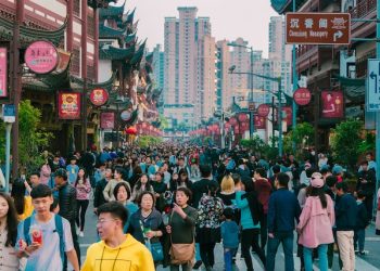 인구 14억명 중국, 인구 감소 비상 “대학생들 아이 낳으라”
