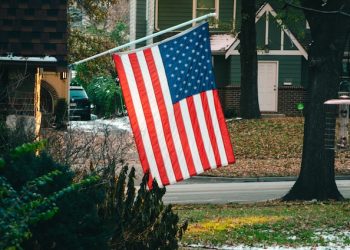 “뭣이 중헌디” 미국인 가치관 큰 변화 …’애국심 중요’ 70%→38% ‘돈 중요’ 31%→43%