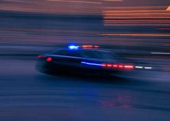 LA도심 학교 인근서 경찰, 절도차량과 아찔한 총격전..인명피해 날뻔