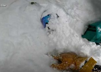 폭설 스키장서 눈 속 파묻혔다 구사일생(영상)