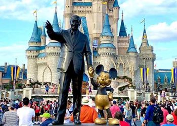 “디즈니, 구조조정 착수…해고 대상자 통보 시작”