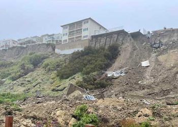 샌클레멘테 아파트 붕괴 위험..주민들 대피