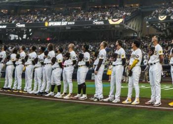 김하성, 개막전서 시즌 1호 안타 신고