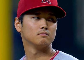 개막전 6이닝 10K 무실점  호투에 안타까지