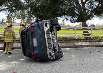 밸리 지역서 교통 사고 직후 차량 전복