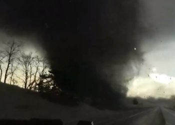 ‘거대 토네이도 50여개’ 아칸소 초토화…최소 32명 사망(영상)