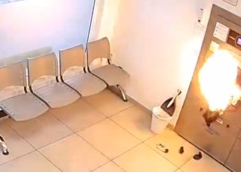 5초 차이 목숨 건져…코인론드리 나서자 폭발(영상)