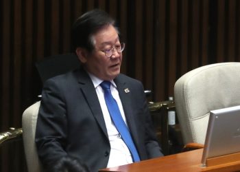 ‘이재명 수임료 대납 의혹’ 연루 변호사, 변호인단 사임