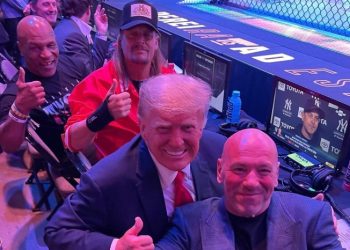 트럼프, 타이슨과 UFC 관람…관중들 바이든 비난 구호(영상)