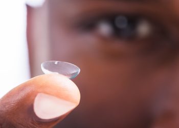 “렌즈 낀 채 잠자다 실명” 미국서 매년 500명