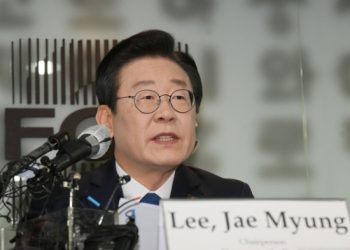 외신기자, 이재명에게”당신은 위험한 인물인가?”질문