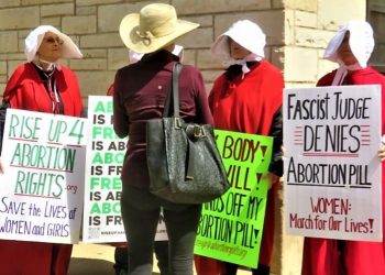 연방대법원, ‘낙태약 제한’ 판결 일시 효력 정지